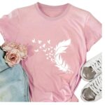 Camiseta con Estampado de Mariposa y Pluma