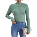 Blusa verde canelé con cuello alto y manga larga - Imagen 4
