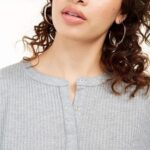 Camiseta Henley para Mujer - Diseño Punto, Manga Larga y Botonadura
