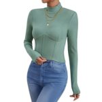 Blusa verde canelé con cuello alto y manga larga - Imagen 2