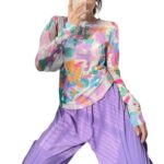 Polera crop con estampado abstracto multicolor y mangas largas - Imagen 2