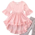Conjunto de niña de dos piezas compuesto por blusa tipo túnica color rosa con volantes y pantalón la - Imagen 2