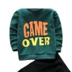 Conjunto infantil de dos piezas color verde y negro. Incluye buzo con capucha con estampa “GAME OVER - Imagen 2