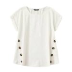 Blusa blanca con botones laterales decorativos