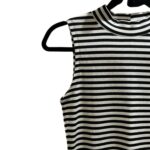 Camiseta sin mangas rayada con cuello alto - Imagen 2