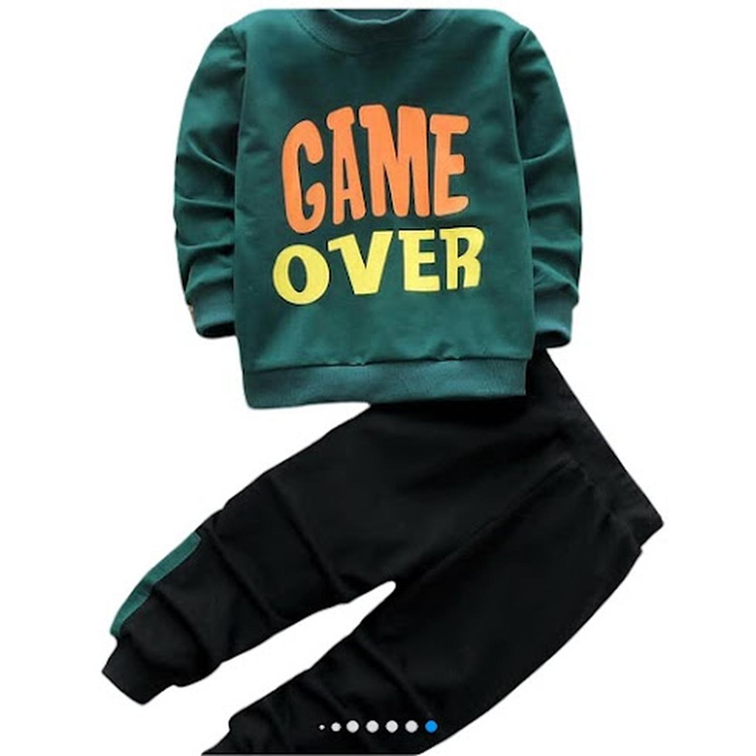63653236 Conjunto infantil de dos piezas color verde y negro. Incluye buzo con capucha con estampa “GAME OVER - Imagen 1
