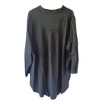 Blusa Negra Larga con Escote en V y Manga Ajustable - Imagen 3