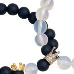 Set 2 Pulseras Pareja Piedra Lunar y Ónix con Corona - Imagen 3