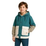 Chaqueta oversize urbana con capucha y bolsillos