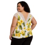 Blusa floral con escote y encaje blanco veraniega - Imagen 2
