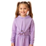 Conjunto niña lila: polera con nudo y capucha + falda
