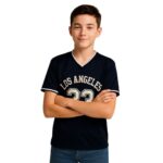 Remera Negra "Los Angeles 23" Cuello V Algodón Deportiva - Imagen 2