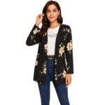 Kimono largo floral negro abierto al frente