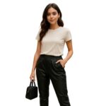 Pantalón Zara negro con cordones en tobillos