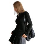 Camiseta manga larga canalé negro, cuello alto oficina - Imagen 2