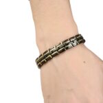 Pulsera Magnética Negro Dorado Estilo y Bienestar - Imagen 2