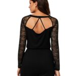 Blusa negra con encaje y hombros al descubierto - Imagen 3