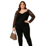 Blusa negra encaje con hombros y escote drapeado - Imagen 2