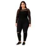 Jeans negro con roturas estilo urbano moderno